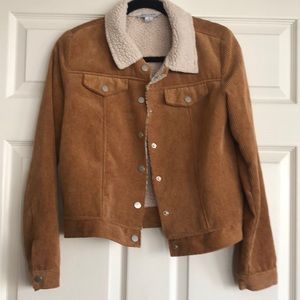 Brown corduroy jacket with Sherpa lining. Great for cold nights!! SMALL